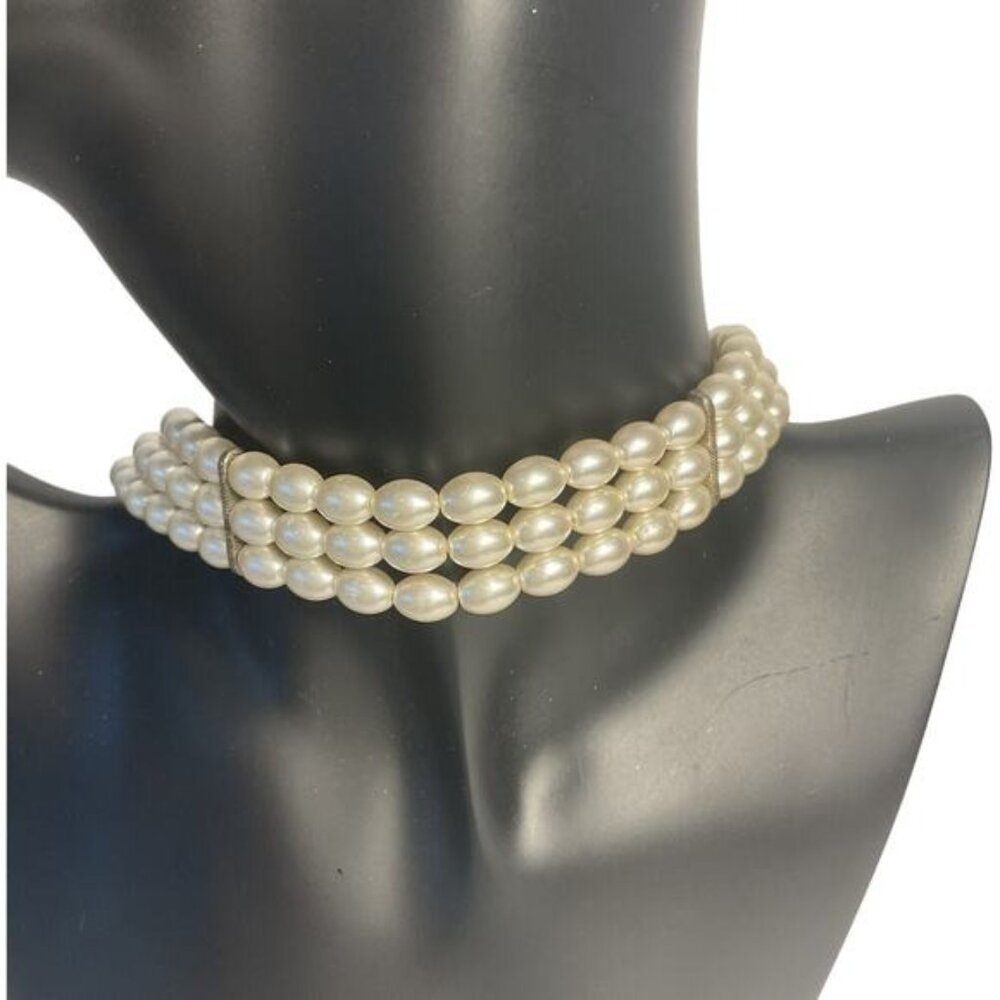 Vintage Triple-Strand Pearl Choker Necklace With Clasp Closure - Picture 4 of 8